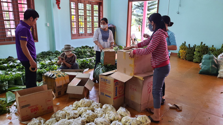 Cậu bé chân trần vác khúc măng rừng gửi miền xuôi chống dịch - Ảnh 7.