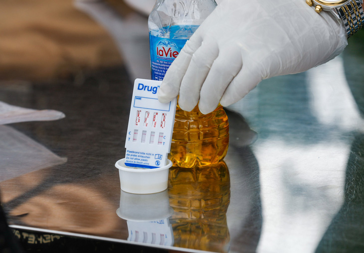 Dương tính với ma túy, tài xế xe container nói do bạn cho uống ‘nước lạ’ - Ảnh 3.