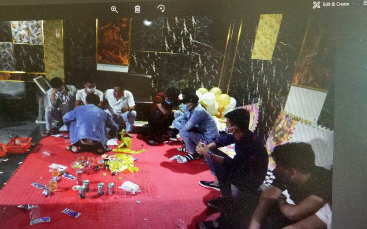 Giữa mùa dịch, 14 thanh niên thuê quán karaoke ăn nhậu và cùng dương tính với ma túy