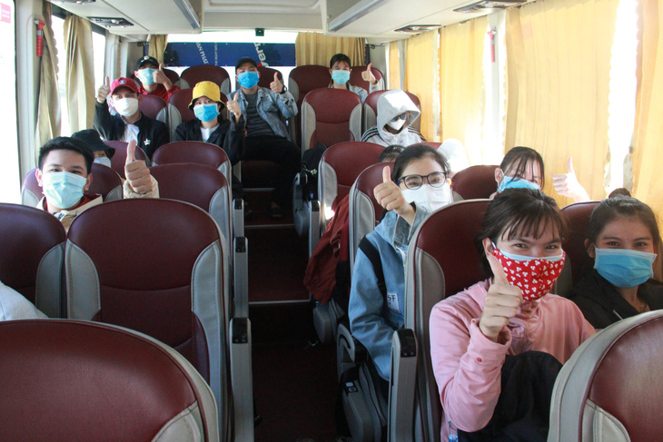 Hơn 700 người Quảng Ngãi kẹt ở Đà Nẵng vì COVID-19 đã được về quê - Ảnh 5.