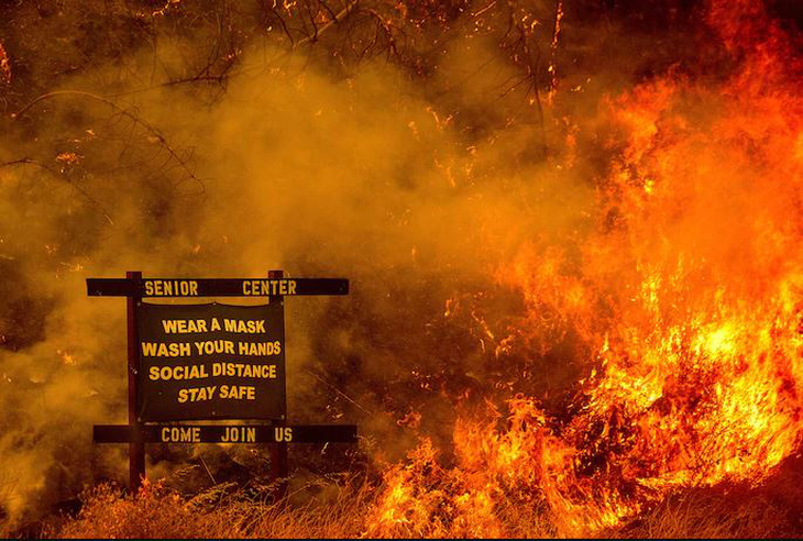 Sét đánh gây 560 đám cháy rừng khắp California, cứu hỏa chật vật vì thiếu người - Ảnh 6.