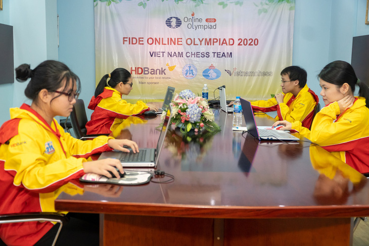 Thua liểng xiểng, tuyển cờ vua Việt Nam chia tay Olympiad online - Ảnh 1.
