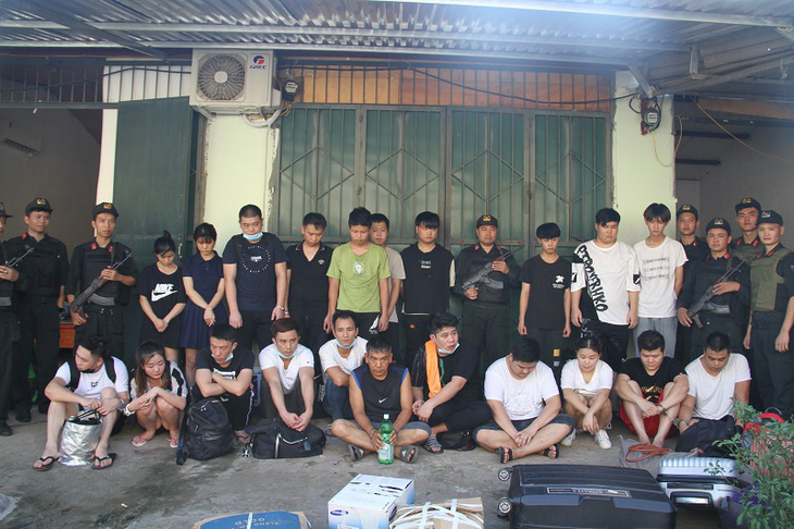 Gần 100 cảnh sát truy bắt 21 người Trung Quốc trốn truy nã ở Lào Cai - Ảnh 1.