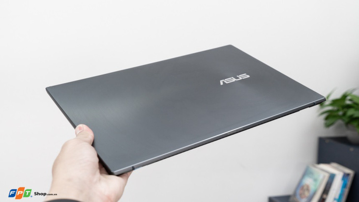 ASUS ZenBook (UM425) - laptop CPU AMD 14inch mỏng nhất thế giới chính thức lên kệ FPT Shop - Ảnh 1.