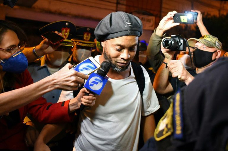 Ronaldinho được Paraguay trả tự do - Ảnh 1.