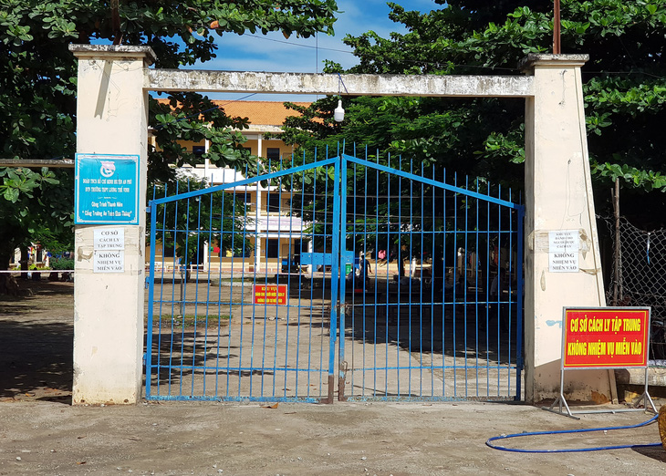 Đón 350 học sinh tại Campuchia có nhà, hộ khẩu ở Việt Nam về nước học - Ảnh 1.