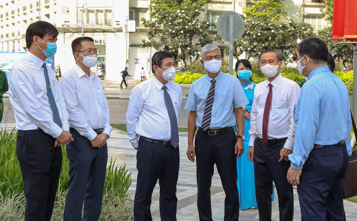 Khánh thành công viên trước Nhà hát TP.HCM, khai mạc ảnh mừng Quốc khánh - Ảnh 5.