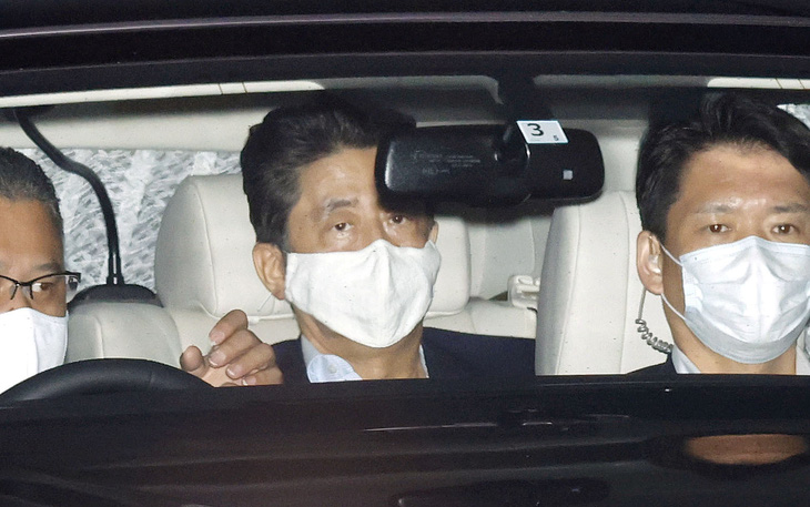 Nhật bác tin đồn ông Shinzo Abe rời ghế thủ tướng vì sức khỏe yếu - Ảnh 1.
