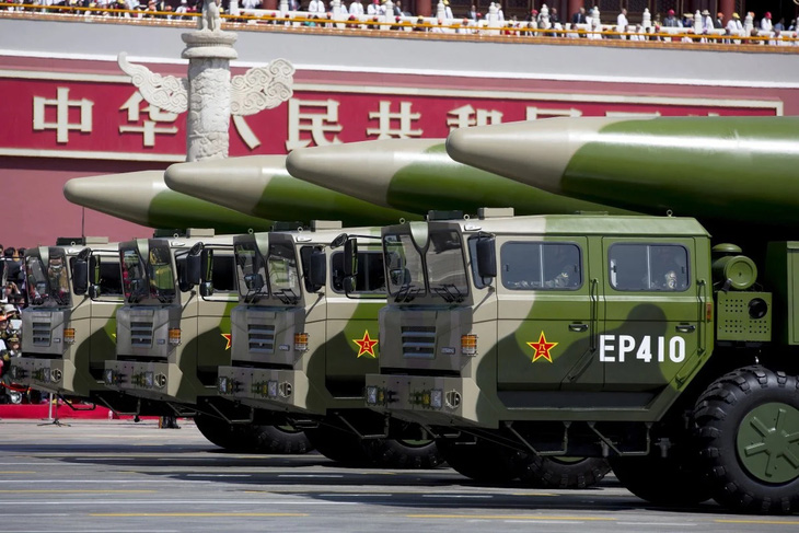 Trung Quốc phóng hai tên lửa ra Biển Đông để cảnh báo Mỹ? - Ảnh 1.