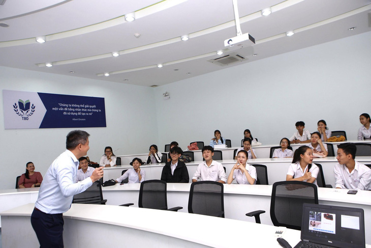 Đại học giảm 80% học phí cho tân sinh viên - Ảnh 1.