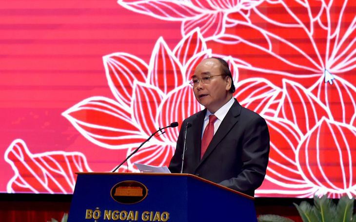 Thủ tướng Nguyễn Xuân Phúc: Ngành ngoại giao tự hào nhưng không được tự mãn