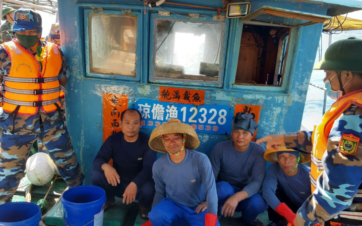 Tàu cá Trung Quốc vào đánh bắt trái phép ở vùng biển gần đảo Cồn Cỏ