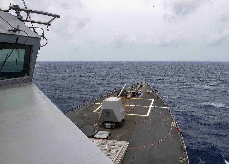 Mỹ lên án Trung Quốc bắn tên lửa ra Biển Đông, điều tàu áp sát Hoàng Sa - Ảnh 1.