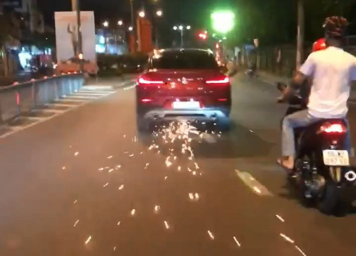 Nữ tài xế BMW gây náo loạn đường phố: Nhậu từ trưa đến tối, vẫn tự cầm lái - Ảnh 2.