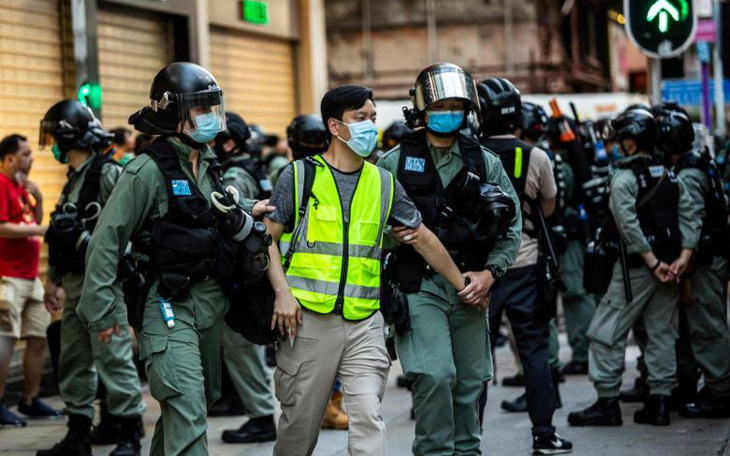 Cảnh sát Hong Kong xài luật an ninh quốc gia kiểu hồi tố để bắt người?