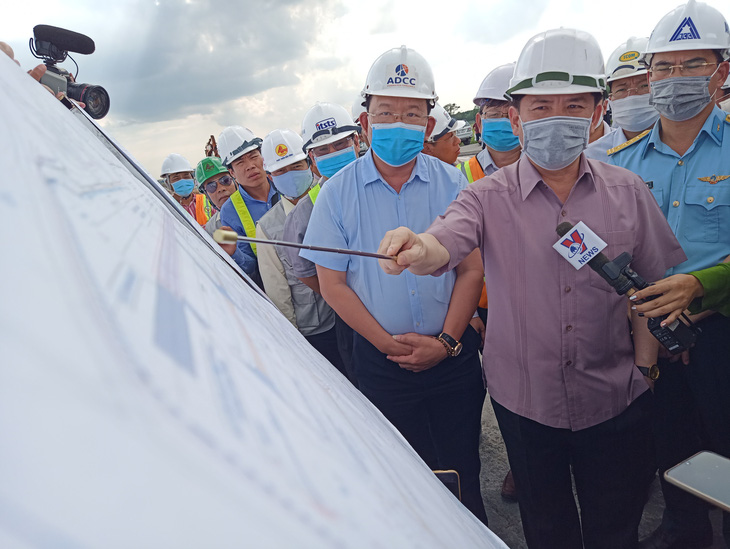 Cuối tháng 12 phải xong dự án nâng cấp đường băng Tân Sơn Nhất - Ảnh 1.