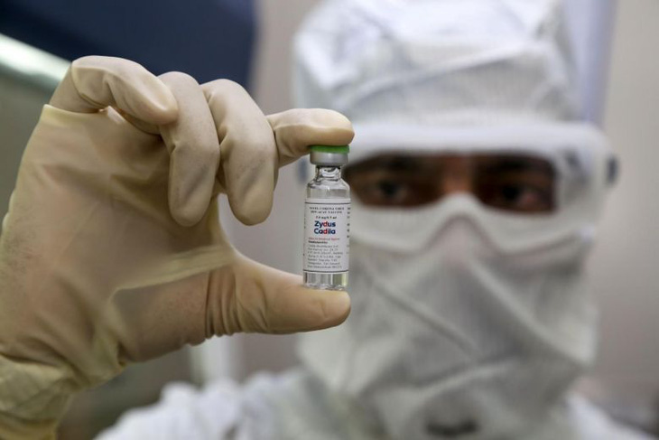 Chơi ngoại giao vắc xin: Ấn Độ đi sau nhưng uy tín hơn Trung Quốc - Ảnh 1.