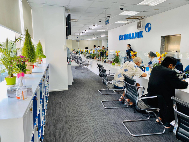 Eximbank tạm đóng cửa 1 phòng giao dịch vì khách hàng mắc COVID-19 đến giao dịch - Ảnh 1.