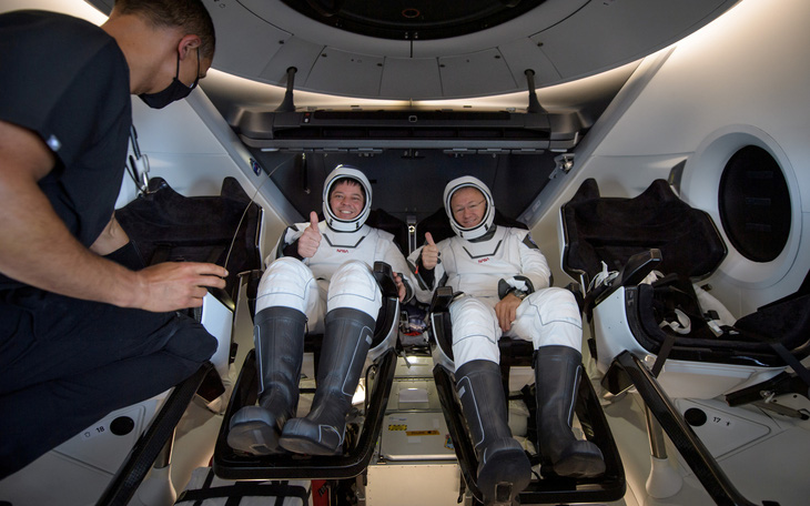 Tàu Crew Dragon của SpaceX đáp thành công trên biển