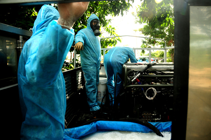 Phòng hóa Quân khu 5 phun khử trùng dập dịch tại điểm nóng Quảng Nam - Ảnh 4.