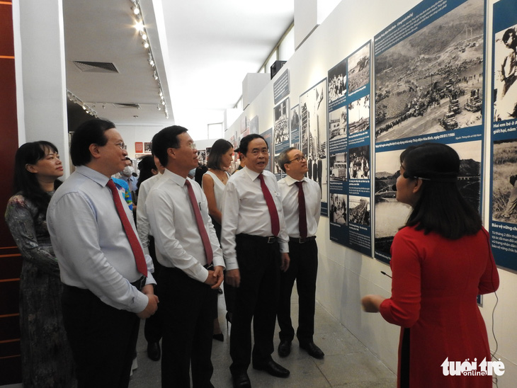 Cuộc chiến chống COVID-19 có mặt ở triển lãm Việt Nam độc lập, tự cường - Ảnh 1.