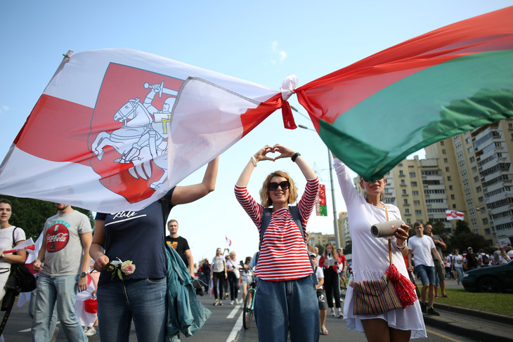 Người biểu tình đòi Tổng thống Lukashenko từ chức ngay trong ngày sinh nhật - Ảnh 1.