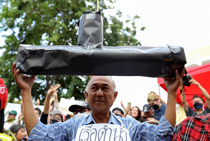 Bị dân chỉ trích dữ dội, Thái Lan tạm dừng mua tàu ngầm Trung Quốc - Ảnh 1.