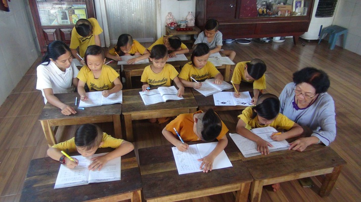 Người bà của 26 đứa cháu - Ảnh 1.