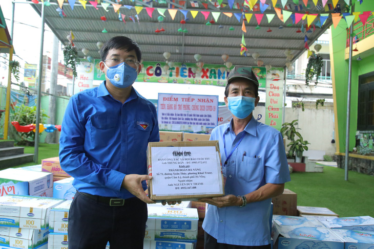 Báo Tuổi Trẻ tặng vật phẩm y tế cho khu cách ly ở Đà Nẵng - Ảnh 2.