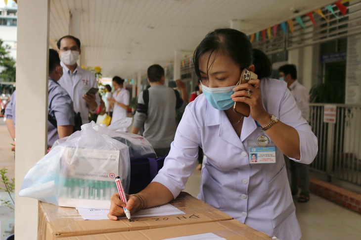 TP.HCM, Hà Nội, Hải Phòng, Bình Định chi viện Đà Nẵng chống dịch - Ảnh 1.