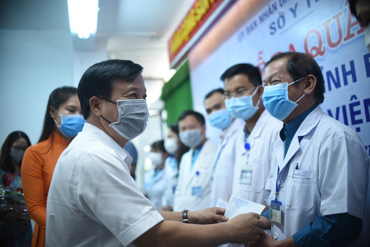 25 y bác sĩ Bình Định lên đường ra Đà Nẵng: Vững niềm tin chiến thắng dịch - Ảnh 1.