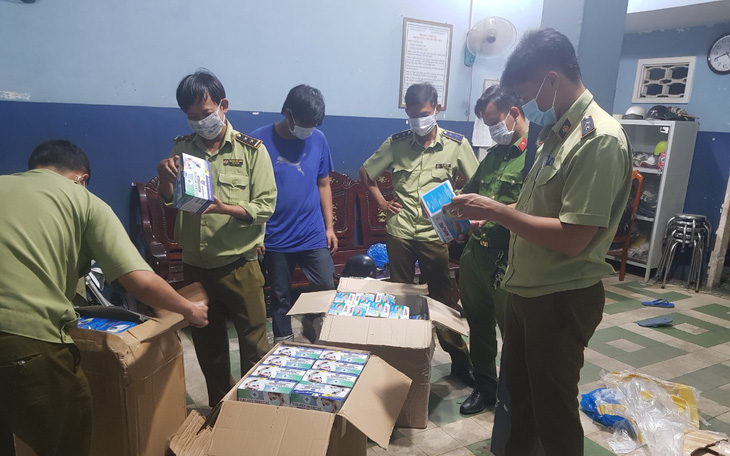 Bắt giữ gần 1.500 hộp khẩu trang y tế chuẩn bị ‘tuồn’ sang Campuchia
