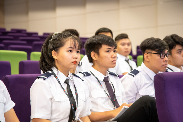 Học viên phi công phải học trực tuyến tại Việt Nam do COVID-19 - Ảnh 1.