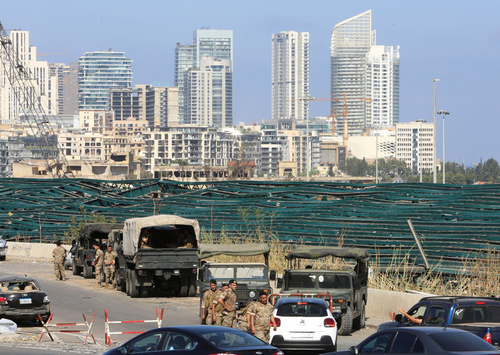 Tổng thống Lebanon: Nổ ở Beirut có thể do bên ngoài can thiệp - Ảnh 1.