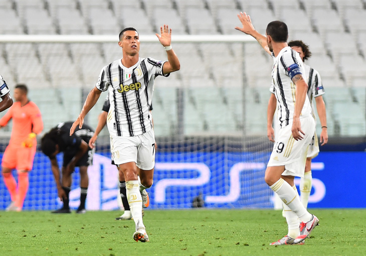 Ronaldo ghi hai bàn, Juventus vẫn bị Lyon loại ở Champions League - Ảnh 3.
