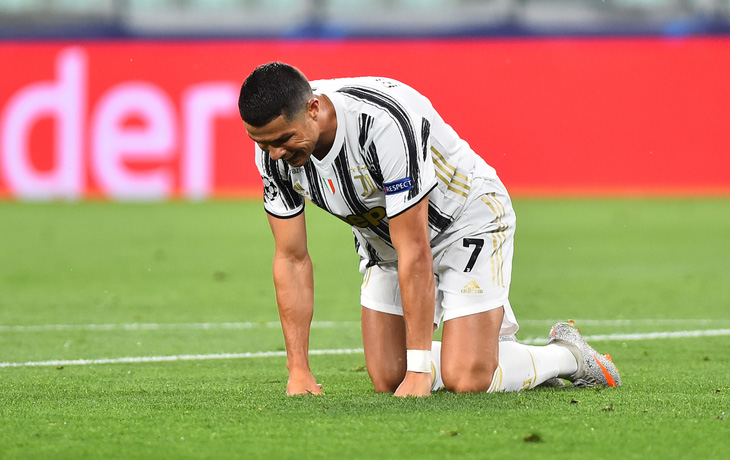 Ronaldo ghi hai bàn, Juventus vẫn bị Lyon loại ở Champions League - Ảnh 4.