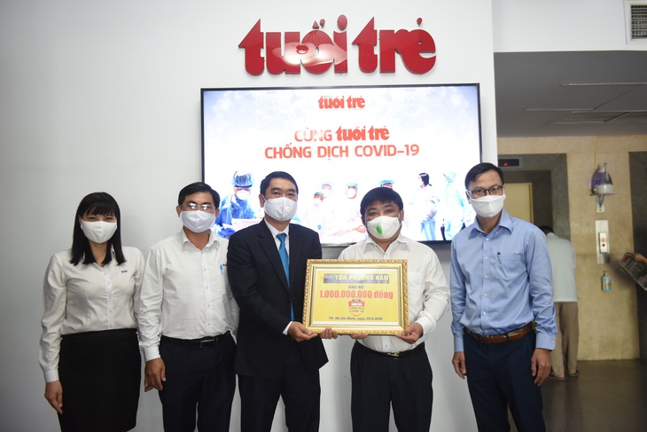 Thêm 1 tỉ đồng gửi đến chiến sĩ áo trắng miền Trung - Ảnh 1.
