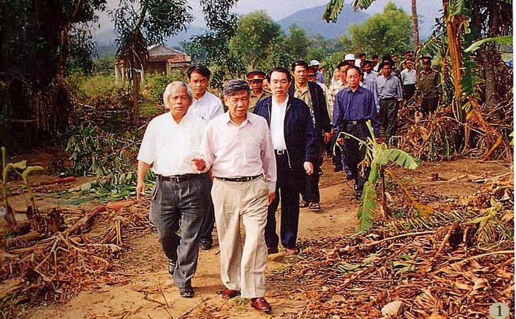 Vĩnh biệt Nguyên Tổng bí thư Lê Khả Phiêu: Tổ quốc kính yêu, vì Người ta xông tới - Ảnh 1.