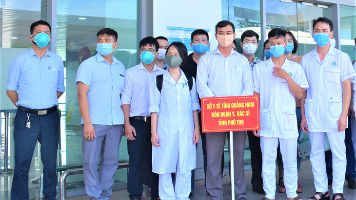 Chi viện cho Quảng Nam, Đà Nẵng: Nhiều y bác sĩ tiếp tục lên đường - Ảnh 2.