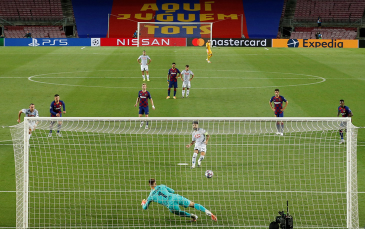 Messi ghi bàn tuyệt đẹp, Barcelona hạ Napoli vào tứ kết Champions League - Ảnh 4.