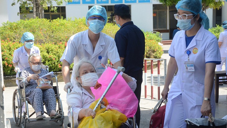 Những điều thân nhân và người bệnh cần lưu ý khi ở trong bệnh viện mùa COVID-19 - Ảnh 1.