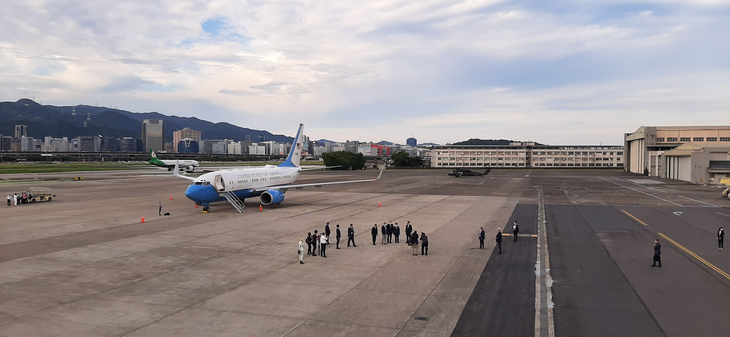 Bộ trưởng Mỹ tới Đài Loan, bắt đầu chuyến thăm học hỏi kinh nghiệm chống dịch - Ảnh 1.