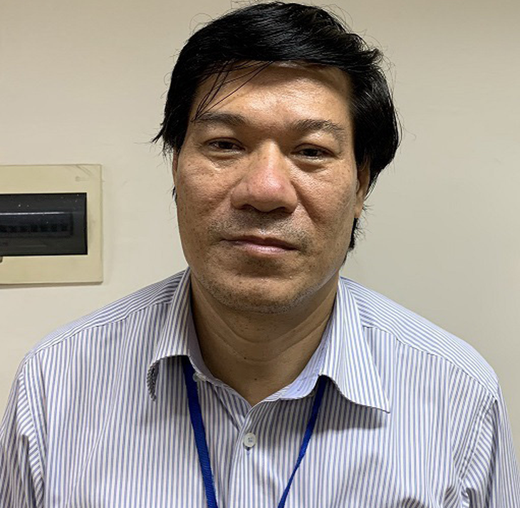 Vụ thổi giá thiết bị y tế: Đề nghị truy tố cựu giám đốc CDC Hà Nội Nguyễn Nhật Cảm - Ảnh 1.