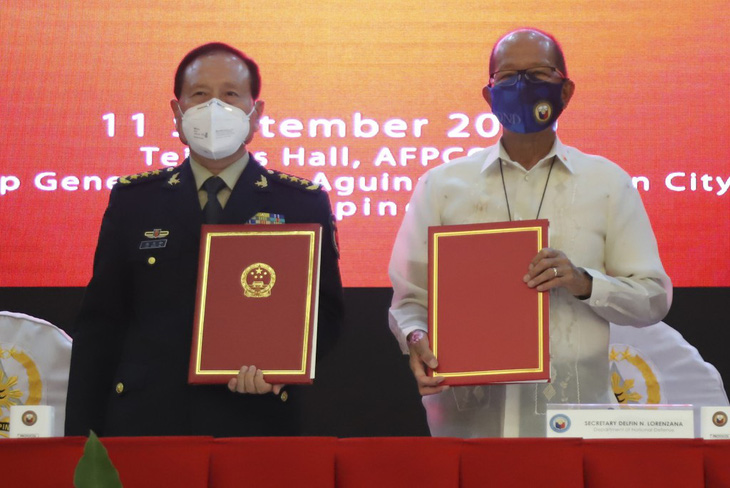 Trung Quốc tặng Philippines 20 triệu USD thiết bị phi chiến đấu - Ảnh 1.