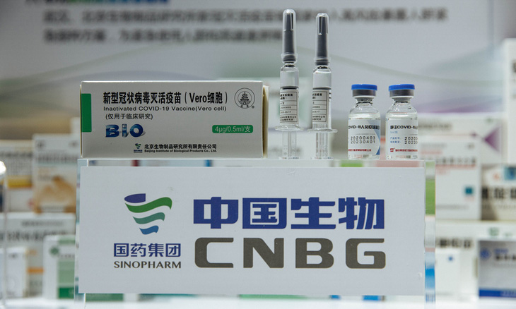 Vắc xin COVID-19 của Anh bị sự cố, Trung Quốc khoe hàng mình xịn hơn - Ảnh 1.