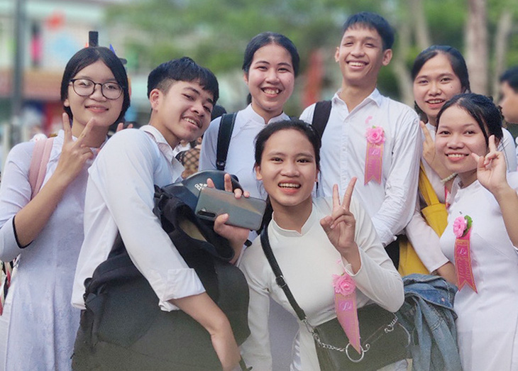 Nữ sinh đạt 9,25 môn Ngữ văn xét tuyển vào Trường ĐH Duy Tân - Ảnh 2.