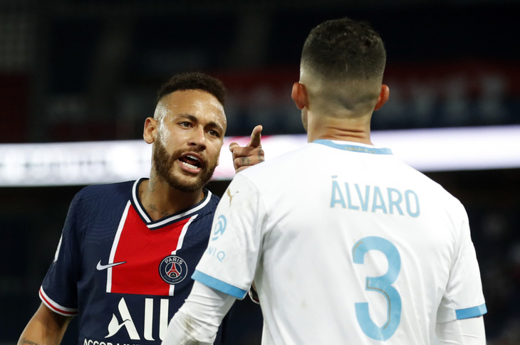 Xem khoảnh khắc hỗn loạn cuối trận PSG và Neymar nhận thẻ đỏ phút 99 - Ảnh 8.