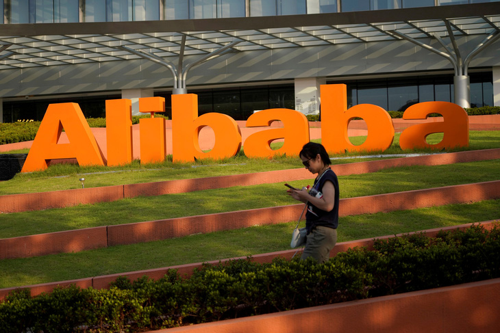 Bloomberg: Alibaba đang đàm phán đầu tư 3 tỉ USD vào Grab - Ảnh 1.