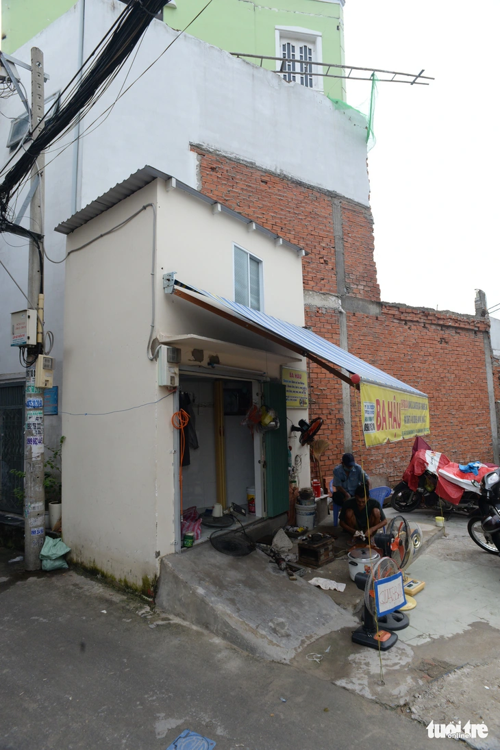Các hộ dân tháo dỡ nhà, mở rộng nút cổ chai đường Bùi Đình Túy - Ảnh 6.