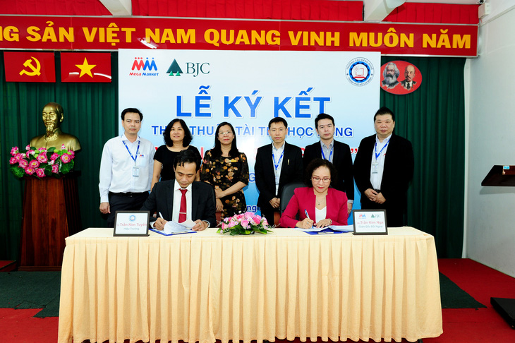 MM Mega Market Việt Nam tài trợ học bổng Vươn Cao Sự Nghiệp - Ảnh 3.